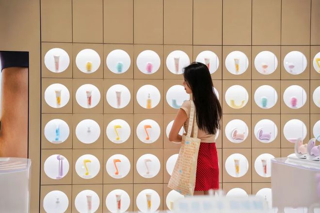 正视欲望｜Shine Brand冰球突破性萧条时代全球男女如何(图2)